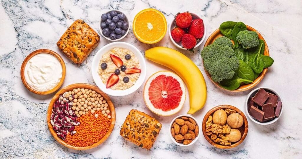 Produtos naturais e orgânicos exibidos em prateleira, destacando opções de cosméticos e alimentos saudáveis.