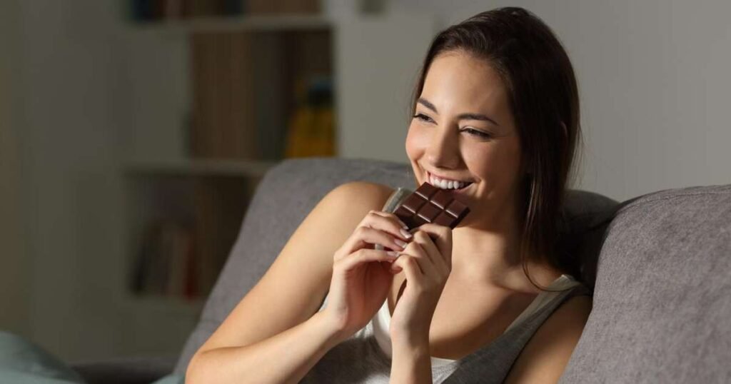 Canetas emagrecedoras ao lado de chocolates da Páscoa